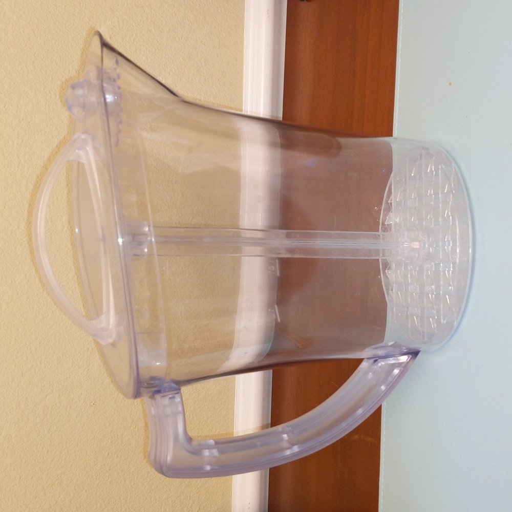 Pampered Chef Clear 2-Quart Quick Stir Pitcher with Attached Vented Stirrer - Picture 2 of 6
